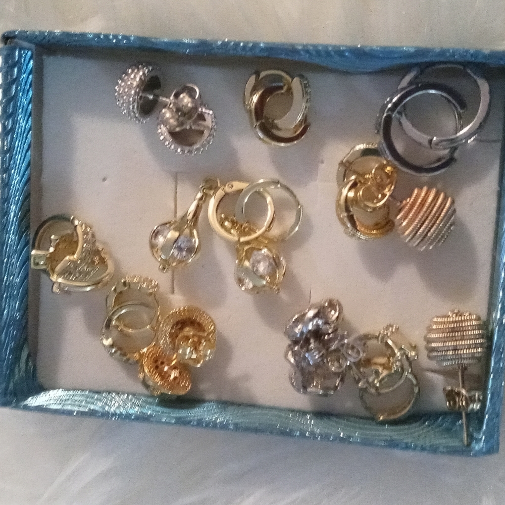 Earing - Picture 3 of 3